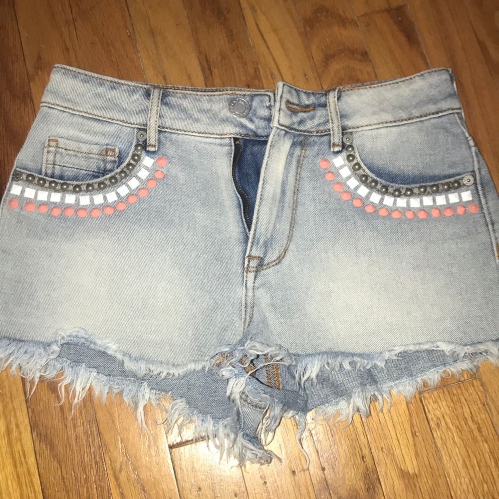 Kendall and Kylie High Rise detail shorts!!!